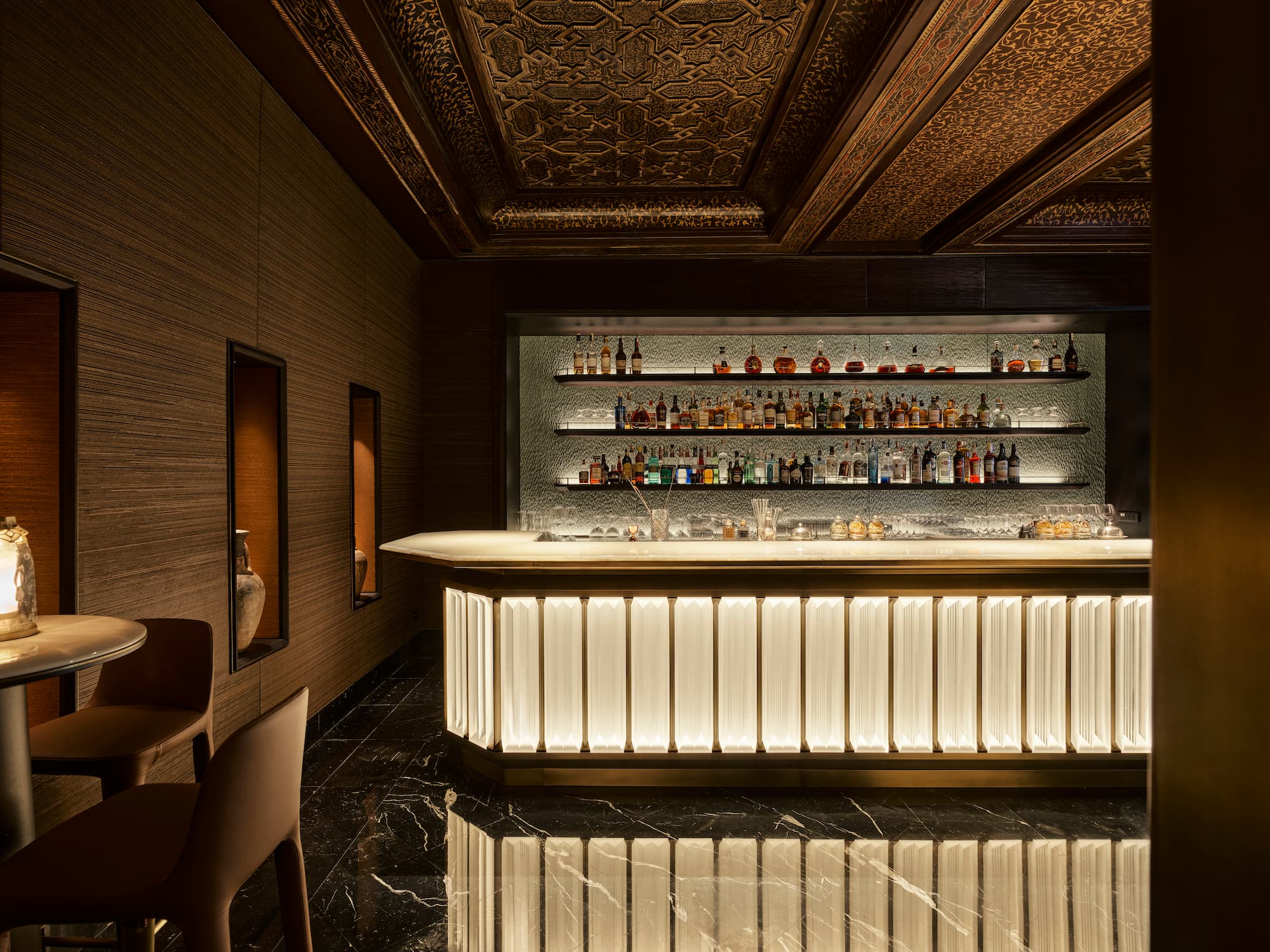 Cocktail Bars & Rooftops